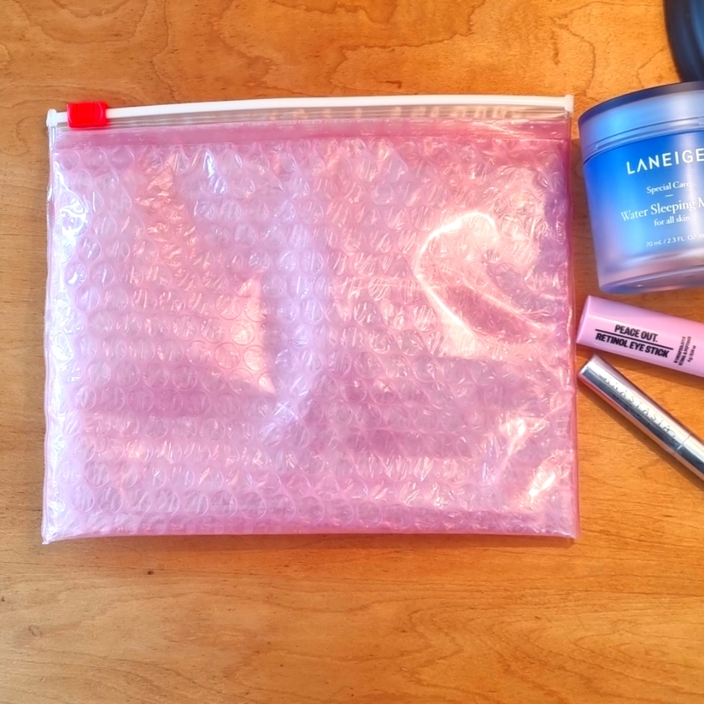❤️3 for $10- Glossier pouch